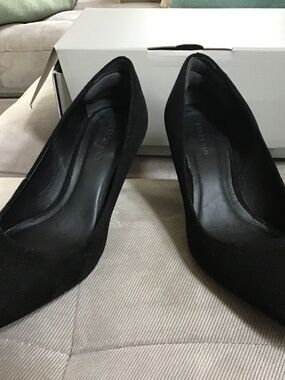 Everlane black suede pumps size 7 worn once